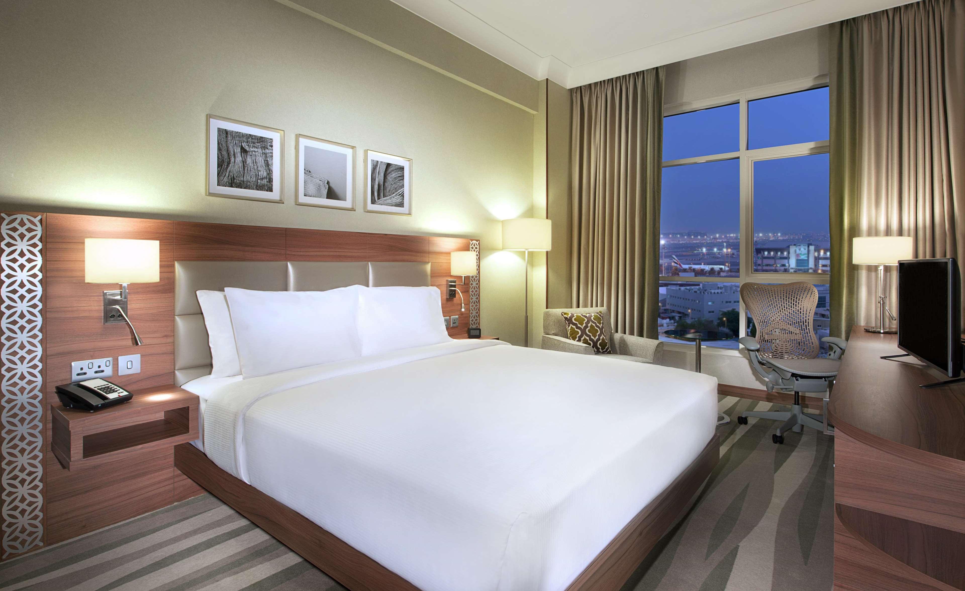 Hilton Garden Inn Dubai Deira מראה חיצוני תמונה