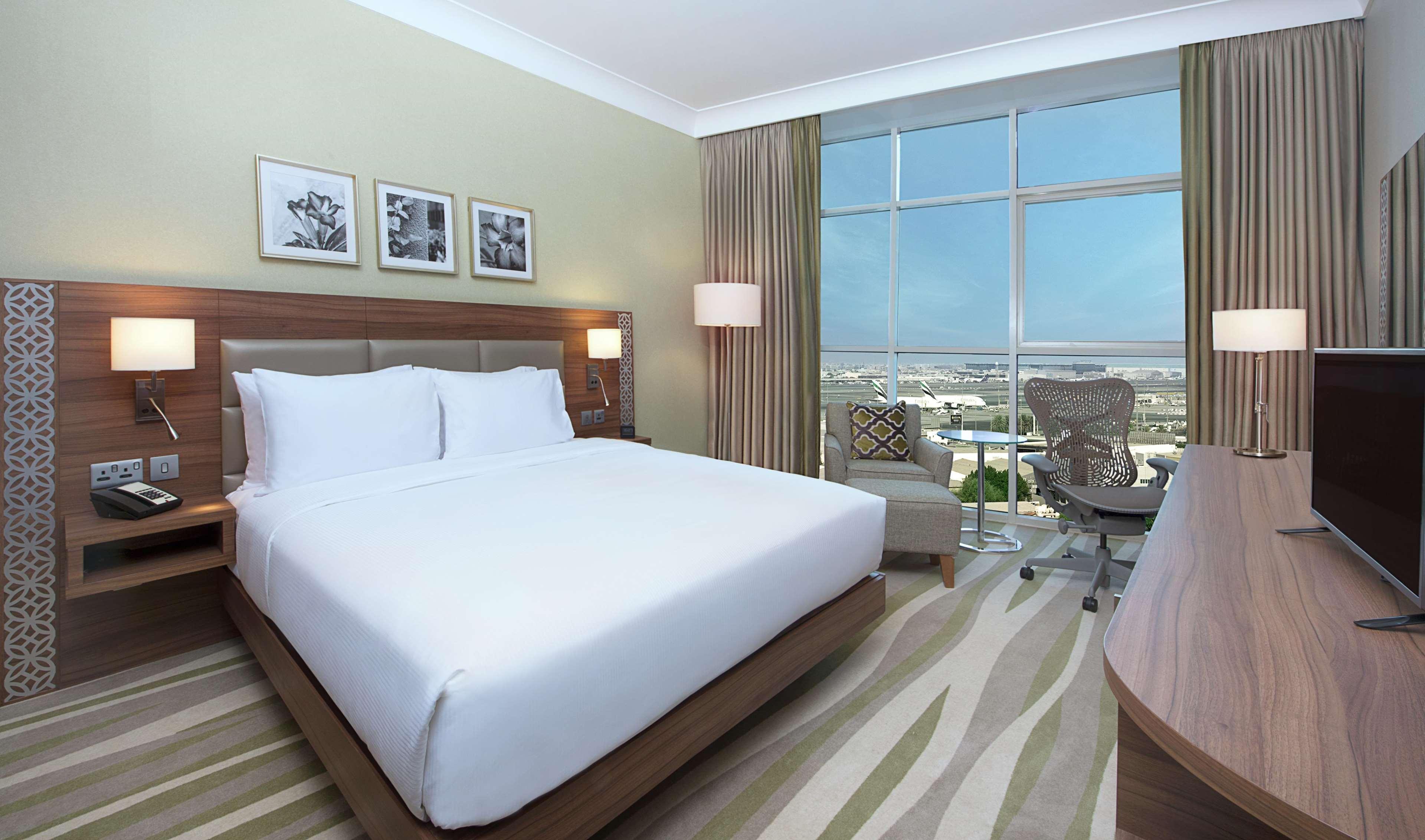 Hilton Garden Inn Dubai Deira מראה חיצוני תמונה