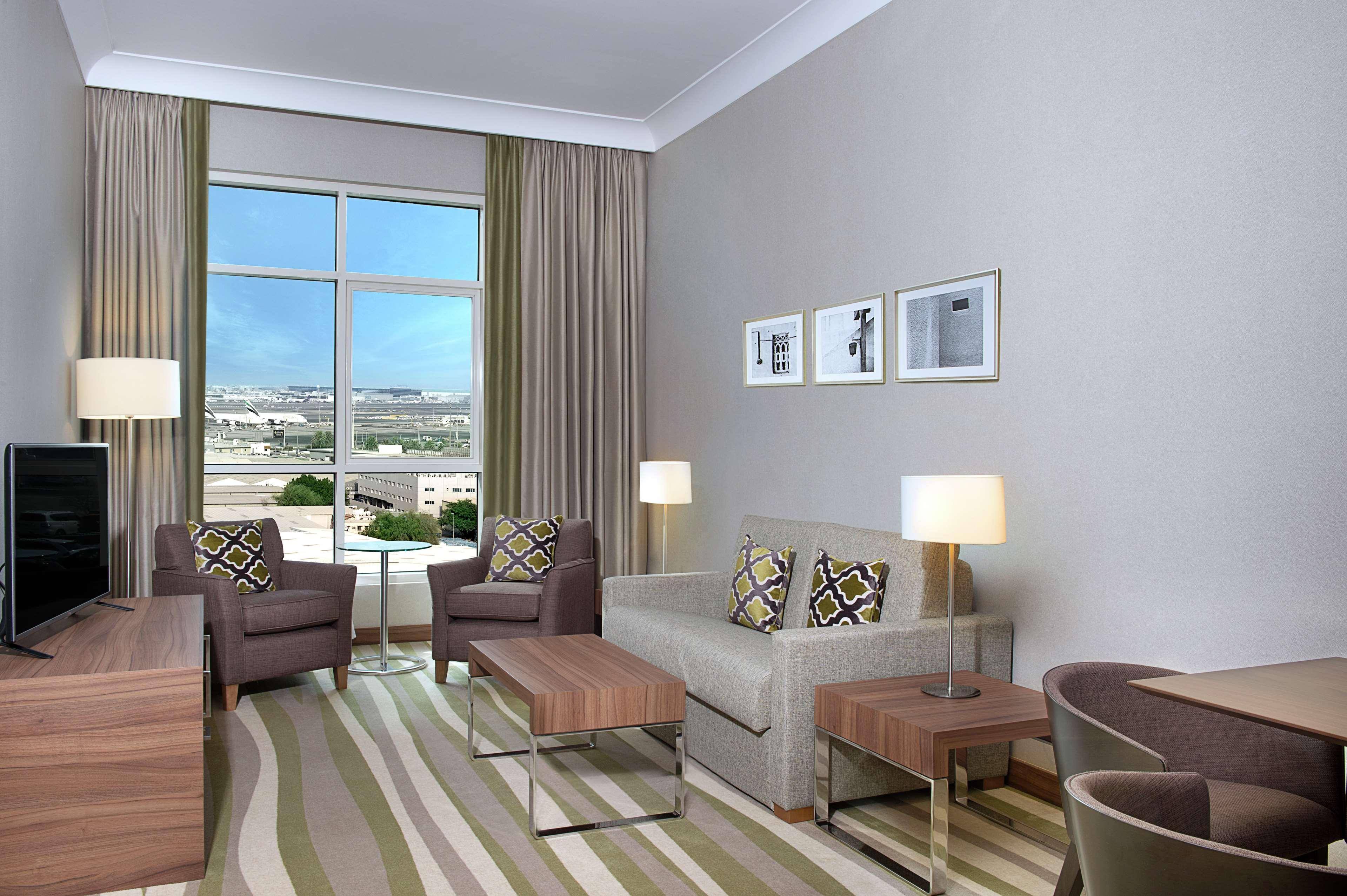 Hilton Garden Inn Dubai Deira מראה חיצוני תמונה