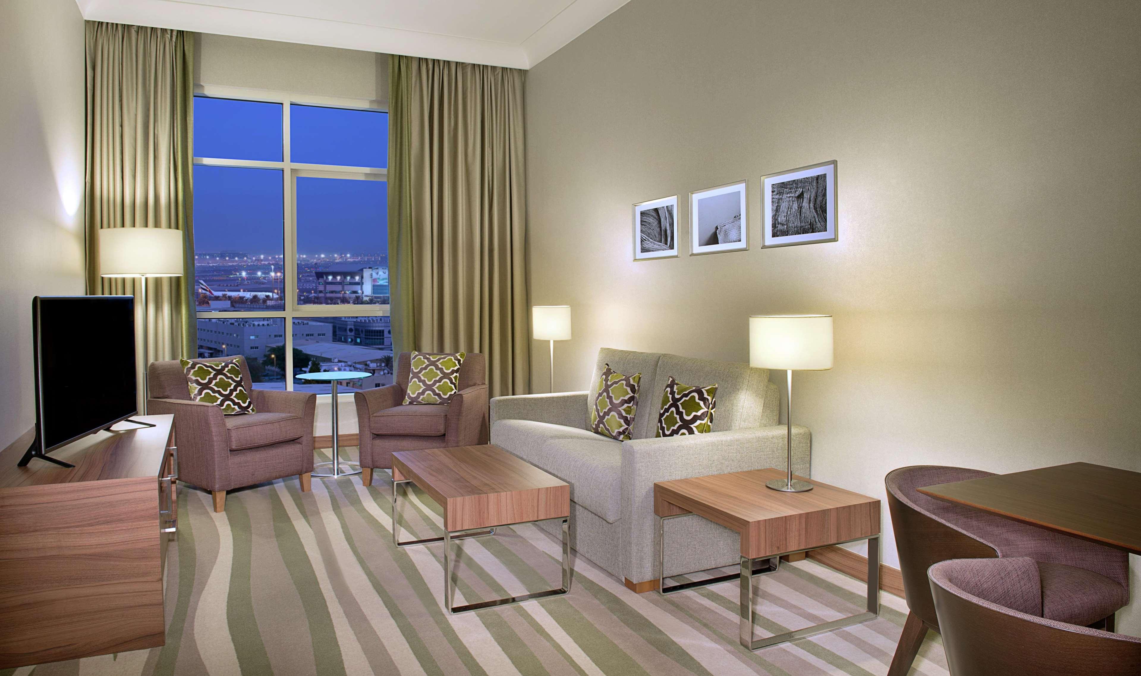 Hilton Garden Inn Dubai Deira מראה חיצוני תמונה