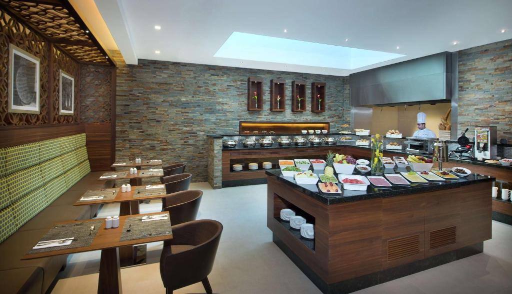 Hilton Garden Inn Dubai Deira מראה חיצוני תמונה
