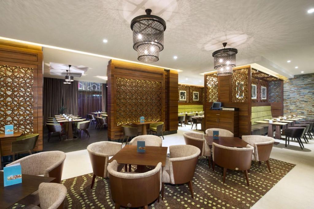Hilton Garden Inn Dubai Deira מראה חיצוני תמונה